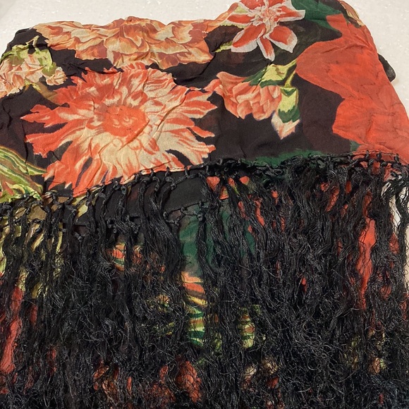 “ATG”ALL THAT GLITTERS OF SAN FRANCISCO BRAND NEW FLORAL FRINGED SCARF/SHAWL - Picture 7 of 10